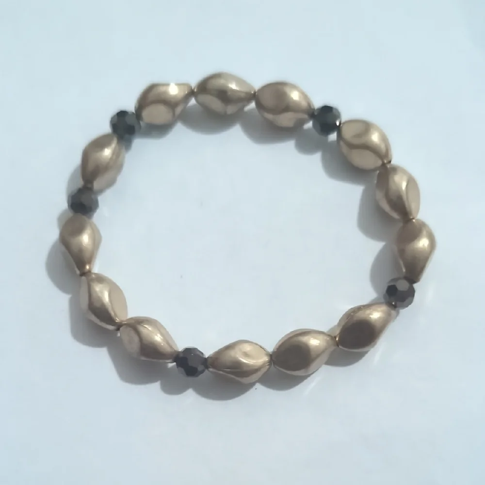 Source Unknown Gold‎ and Black Faceted Bead Bracelet